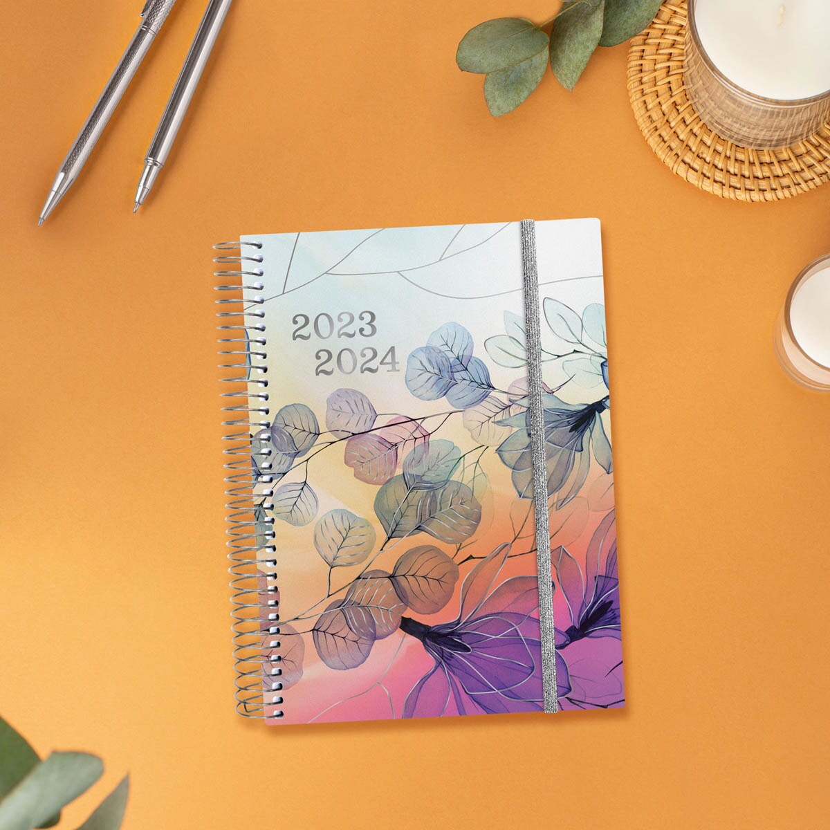 Agenda 18 meses julio 2023-diciembre 2024 espiral E10-155x212 2 días página Pretty Finocam multilingüe 3