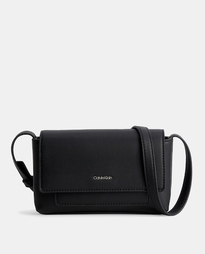 Imagen 0 de Bandolera mini en negro con solapa