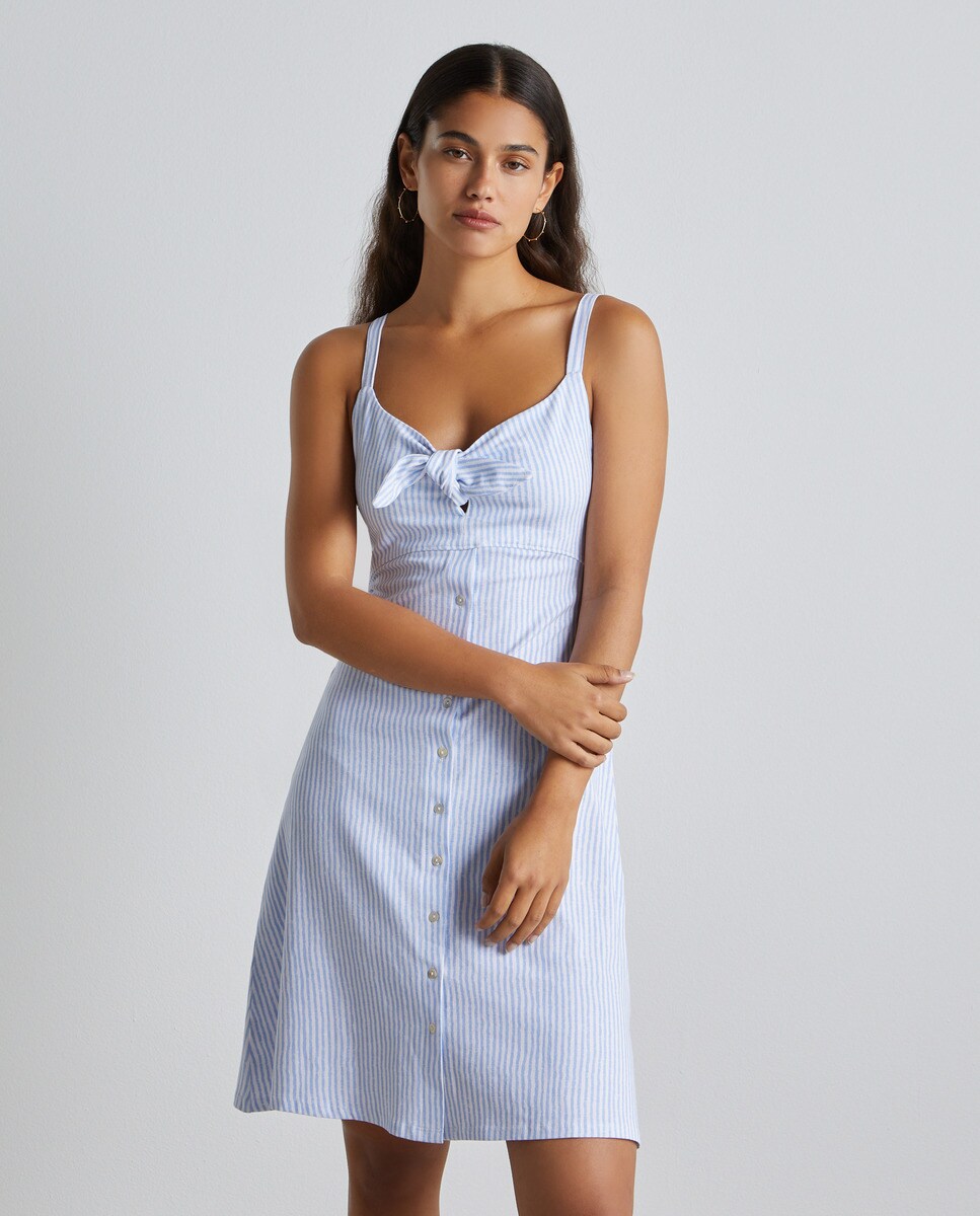 Robe courte à bretelles avec n?ud sur la poitrine