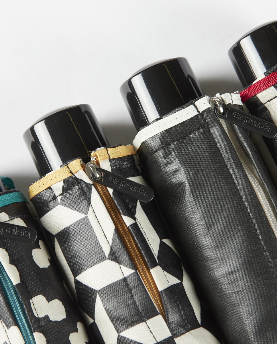 Guarda-Chuva Dobrável Manual com Estampado de Fantasia Preto-4