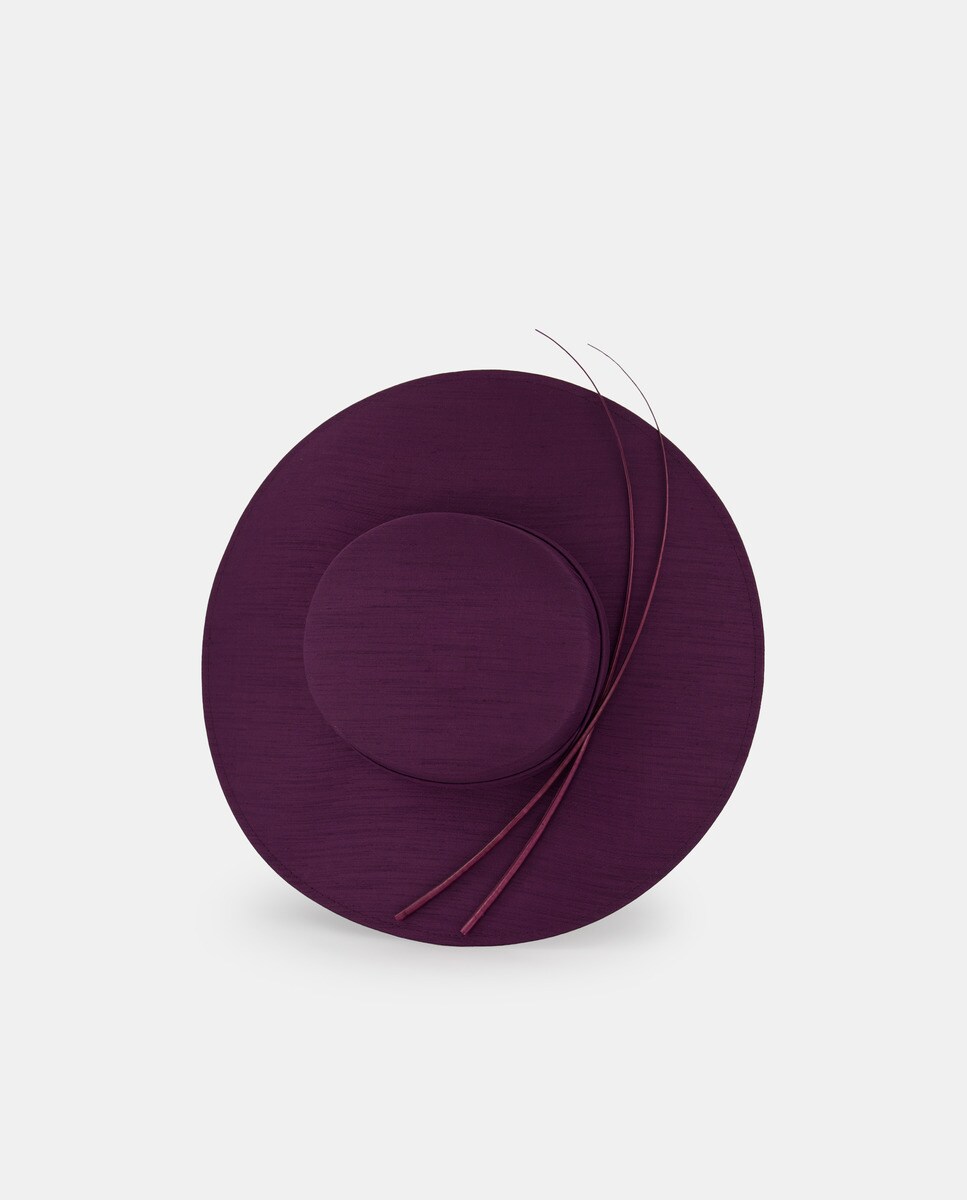 Capeline aubergine à plume