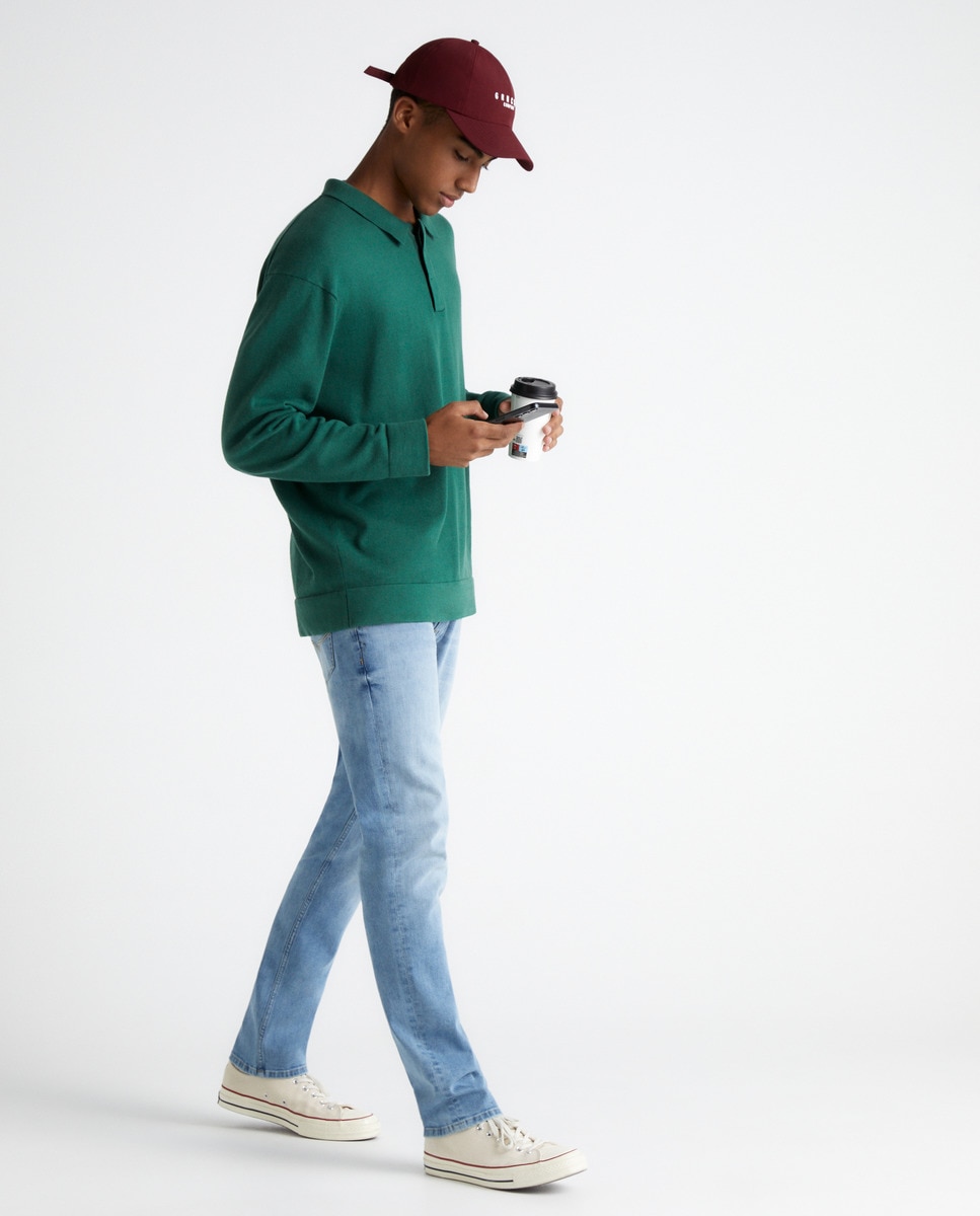 Jean slim tissu recyclé et délavage durable