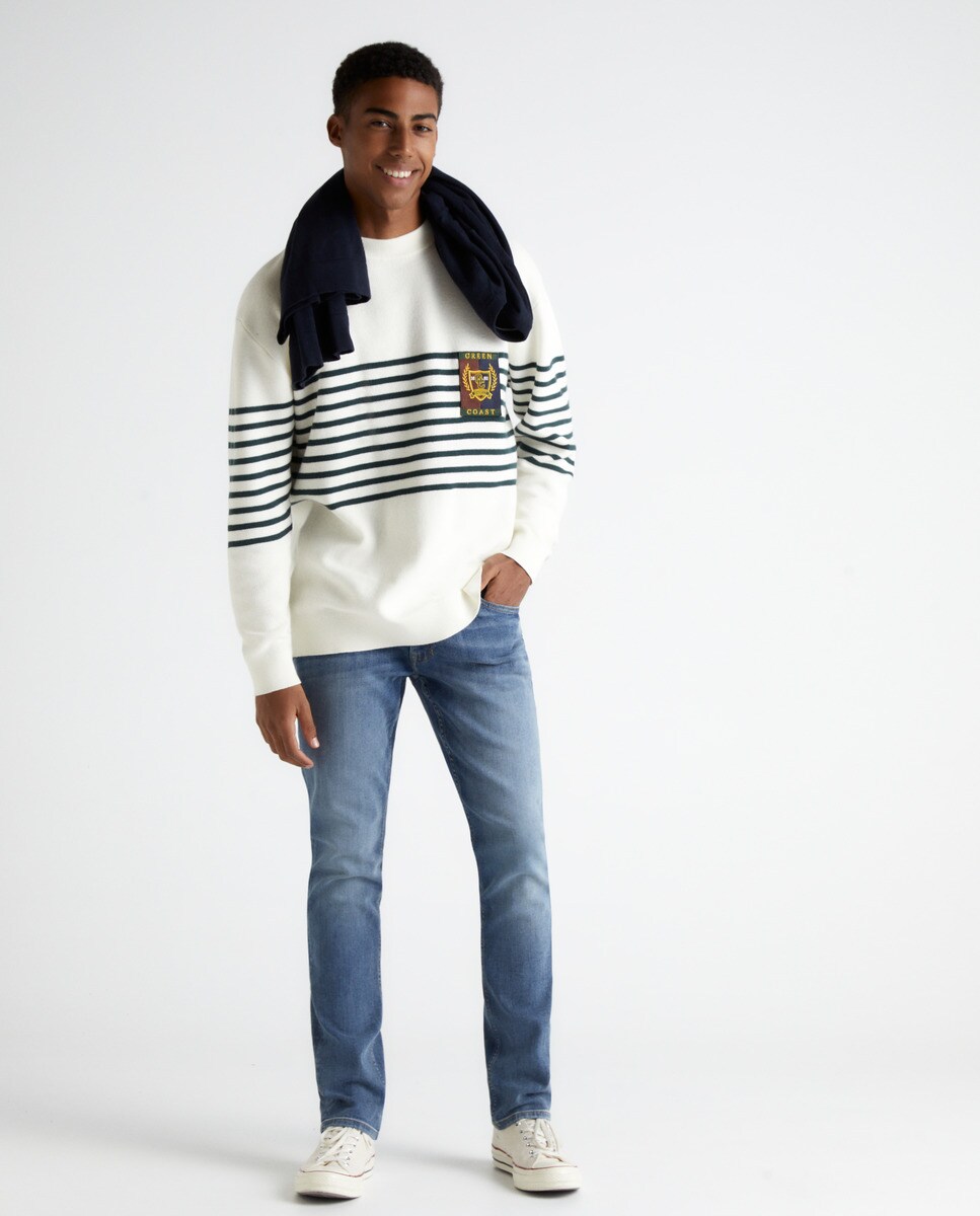 Jean slim tissu recyclé et délavage durable