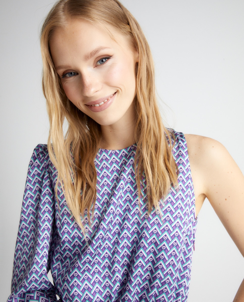 Robe courte asymétrique