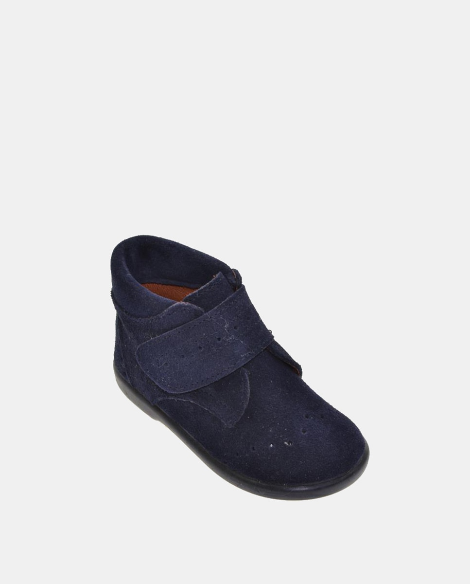 Chaussures montantes en croûte de cuir ajourées avec bride autoagrippante