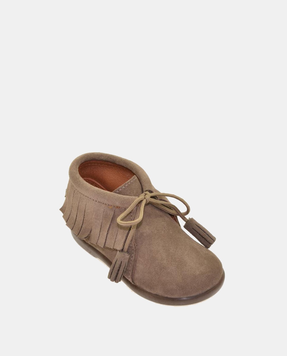 Chaussures montantes en croûte de cuir à franges et lacets