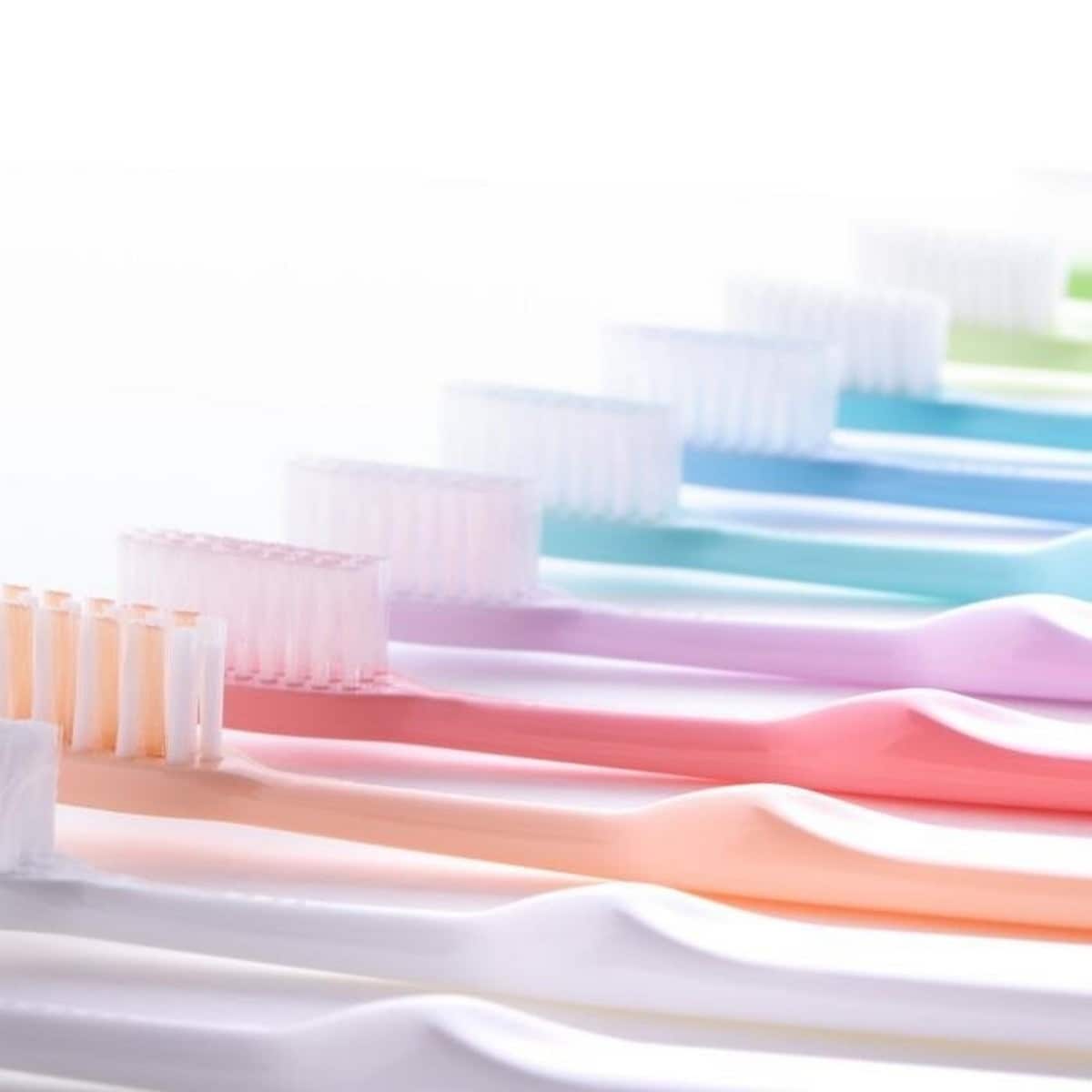 Escova de Dentes Clinic Sensitive - 1 Un. 2