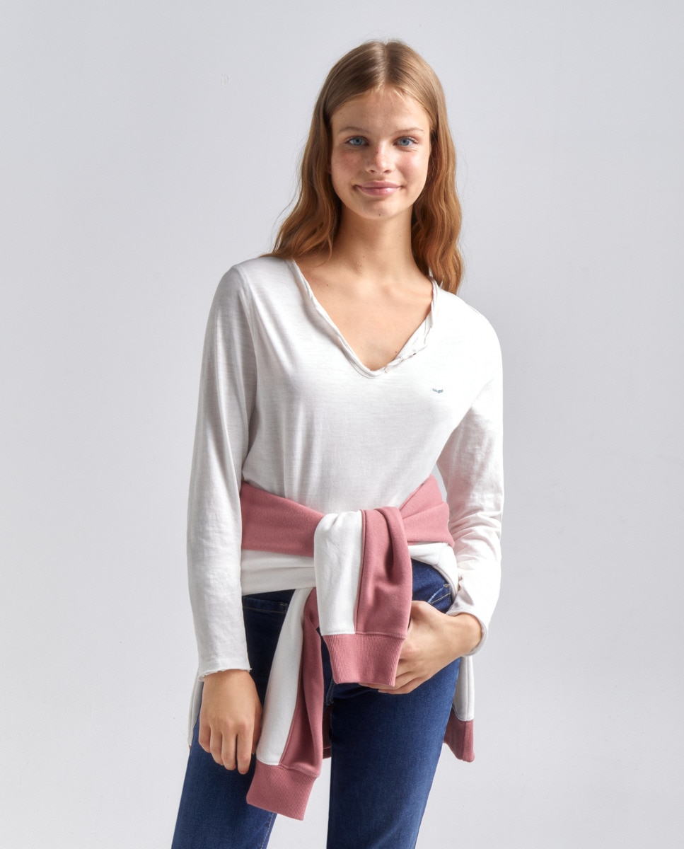 Tshirt à manches longues et encolure en V