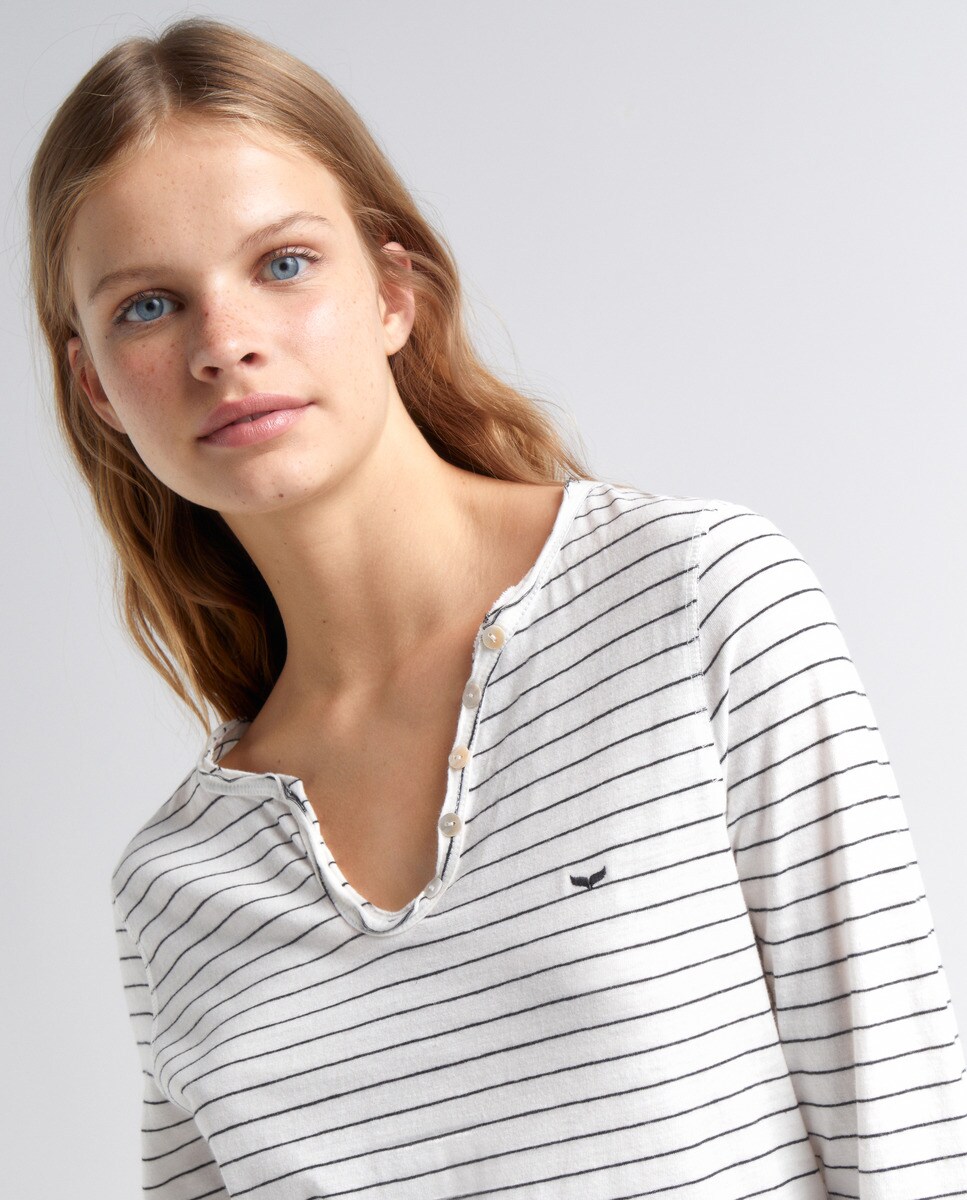 Tshirt à manches longues et encolure en V