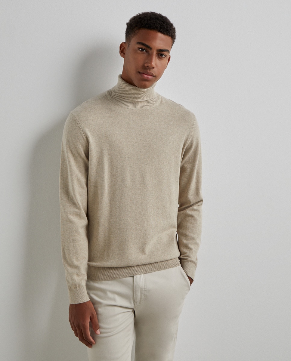 Pull col roulé uni