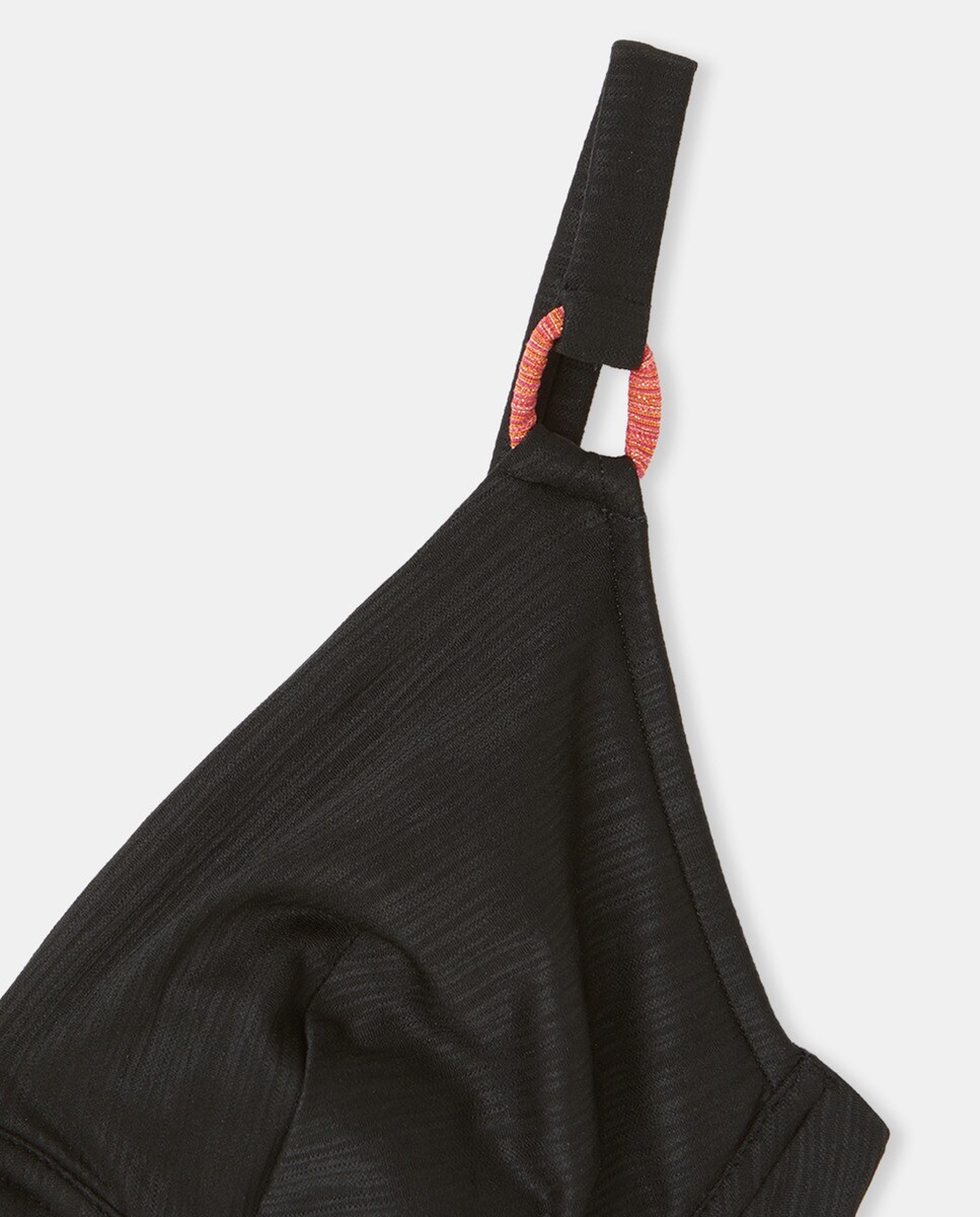 Top de bikini en forma triangulo perfecta adaptación. · Lise Charmel