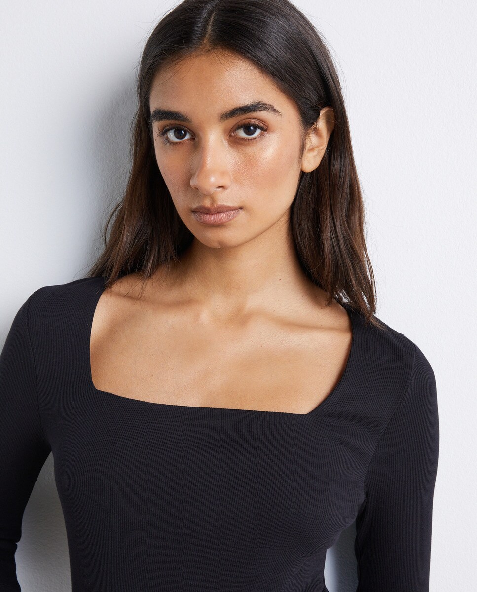 Tshirt côtelé à encolure carrée