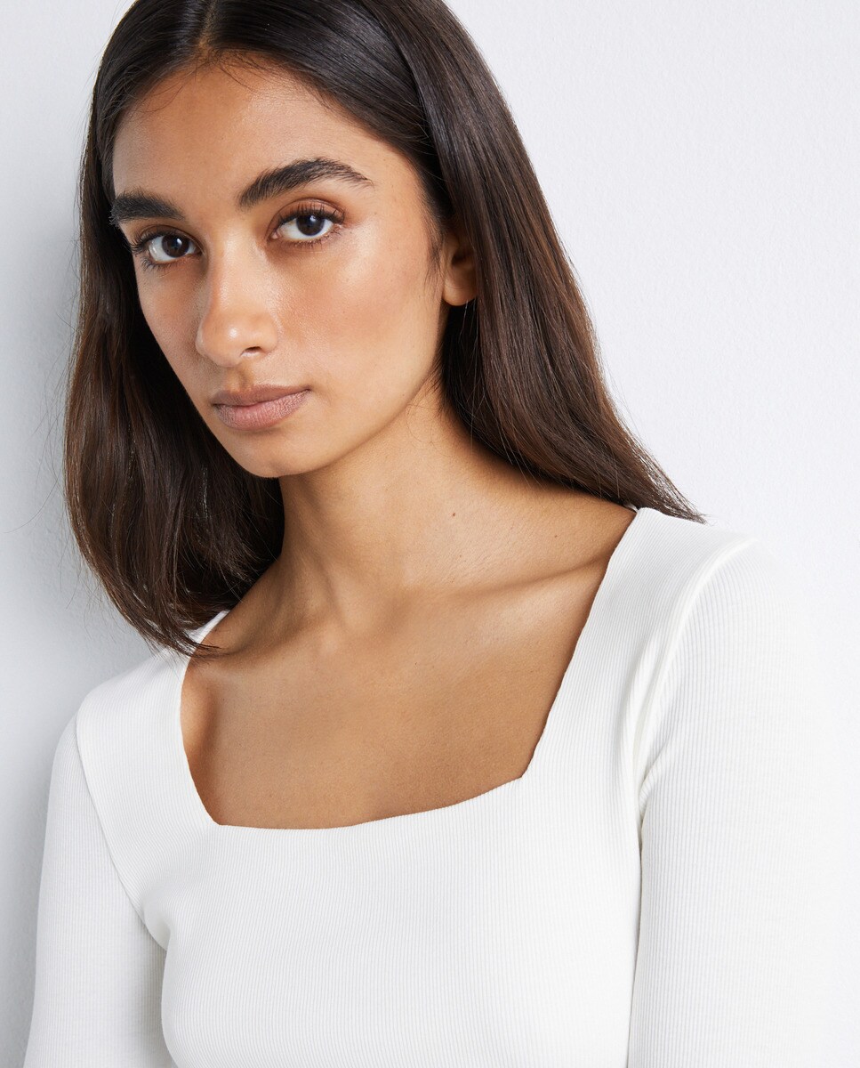 Tshirt côtelé à encolure carrée