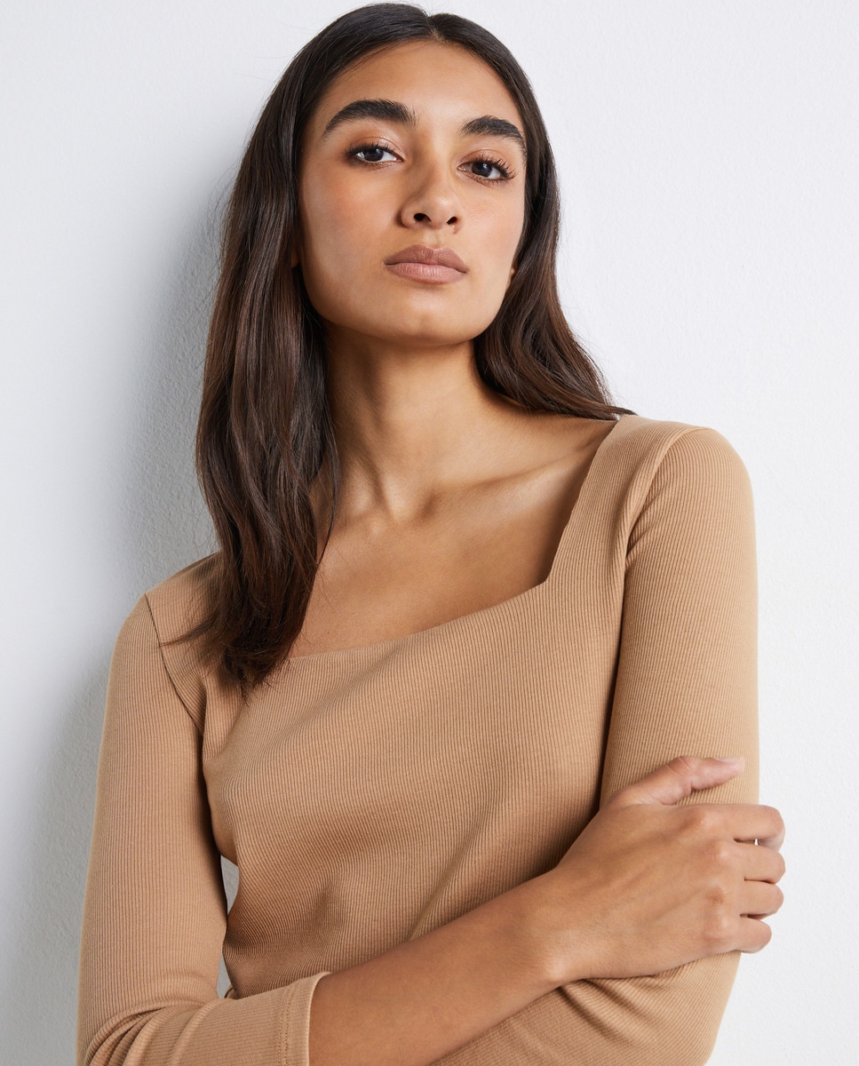 Tshirt côtelé à encolure carrée