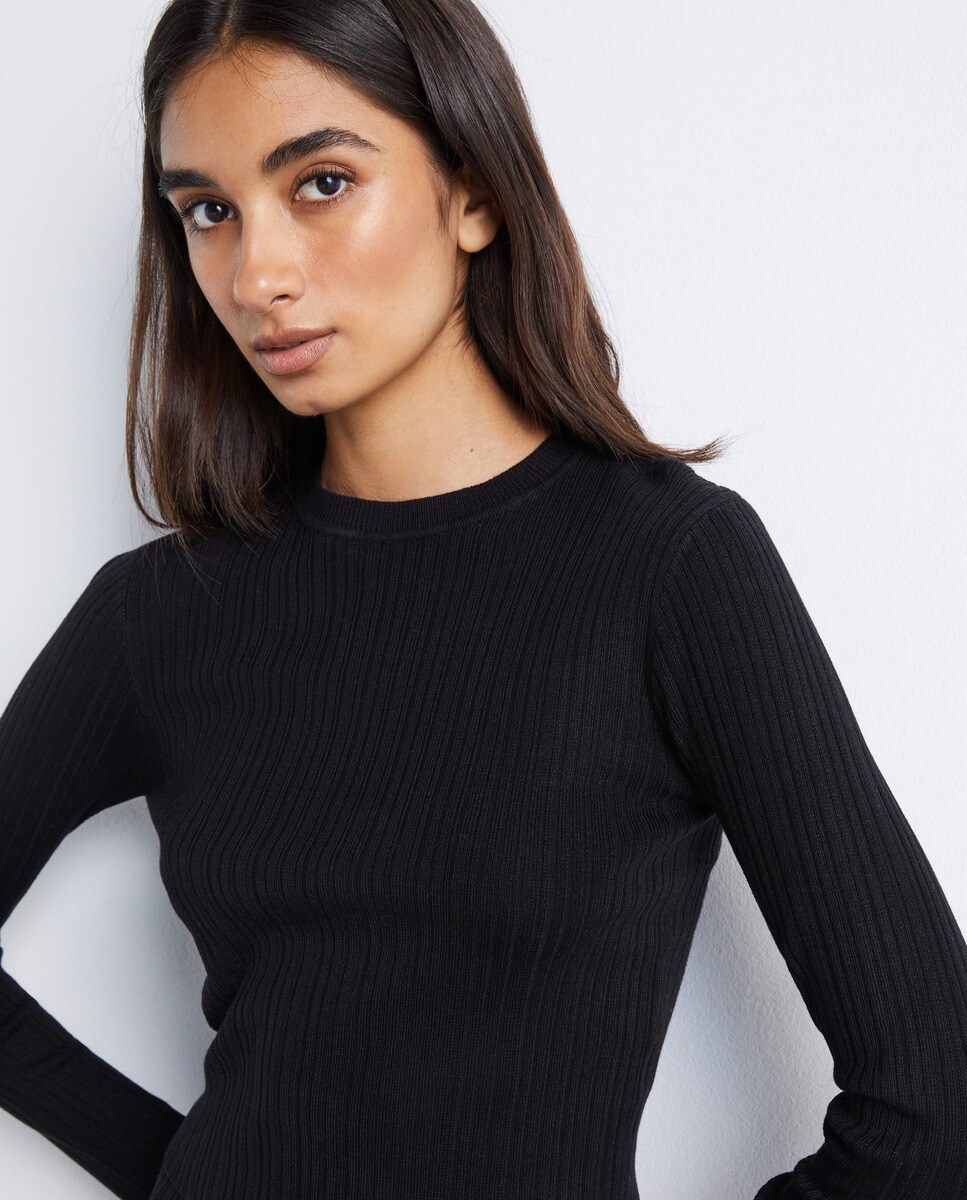 Pull côtelé à encolure ronde