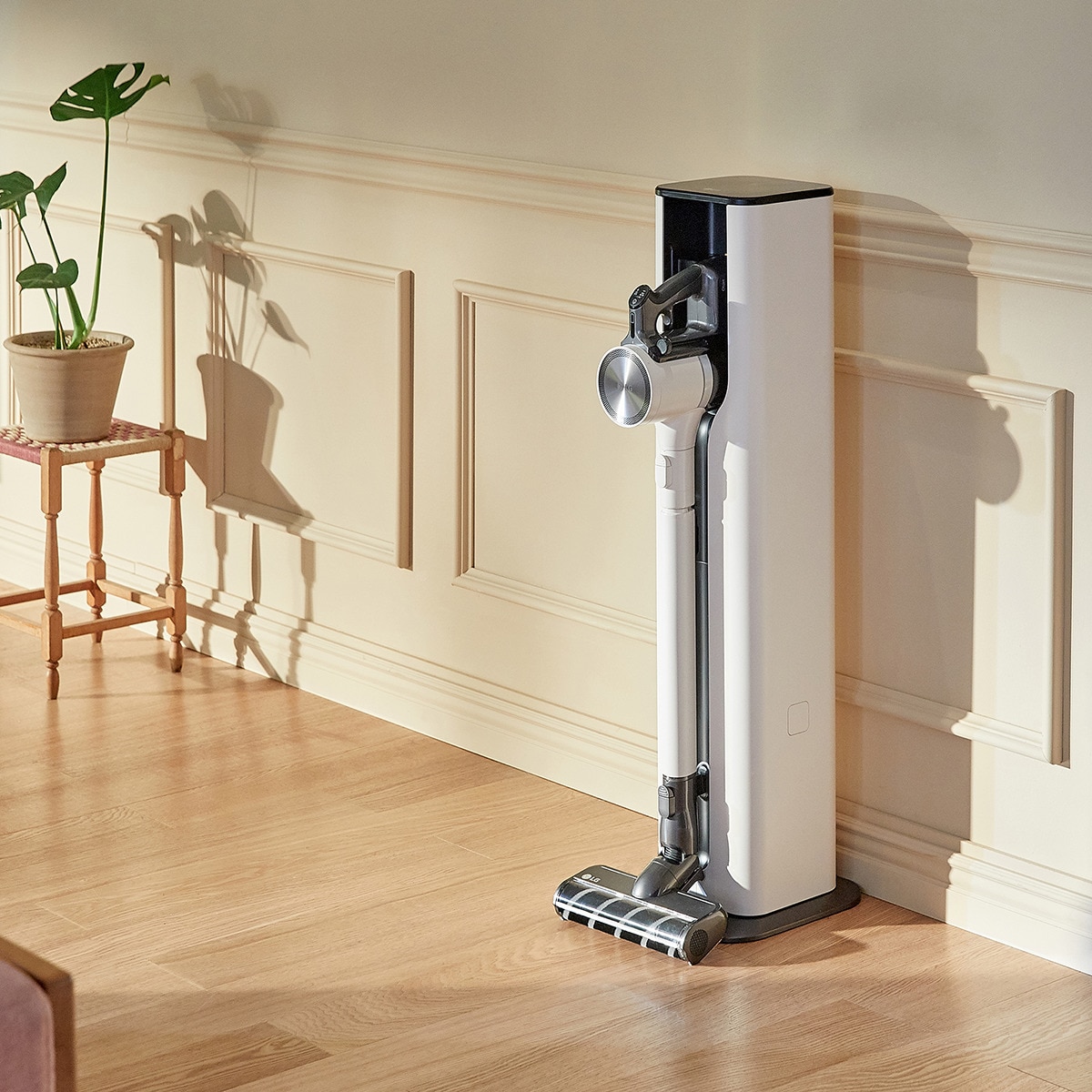 Aspirador de escoba LG All- In-One Kompressor con  210W, 60 Min,  sistema autovaciado y doble batería 12