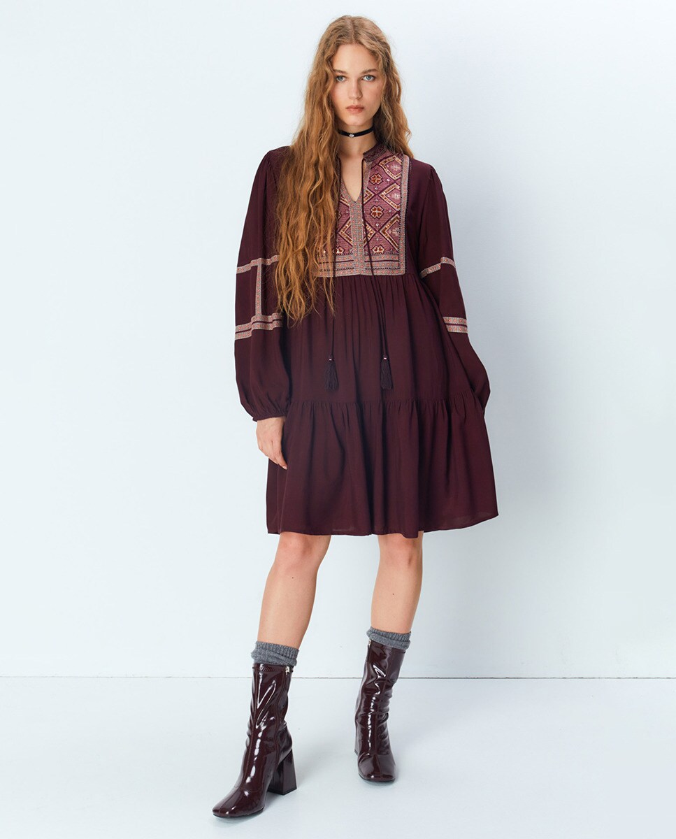 Robe broderie poitrine