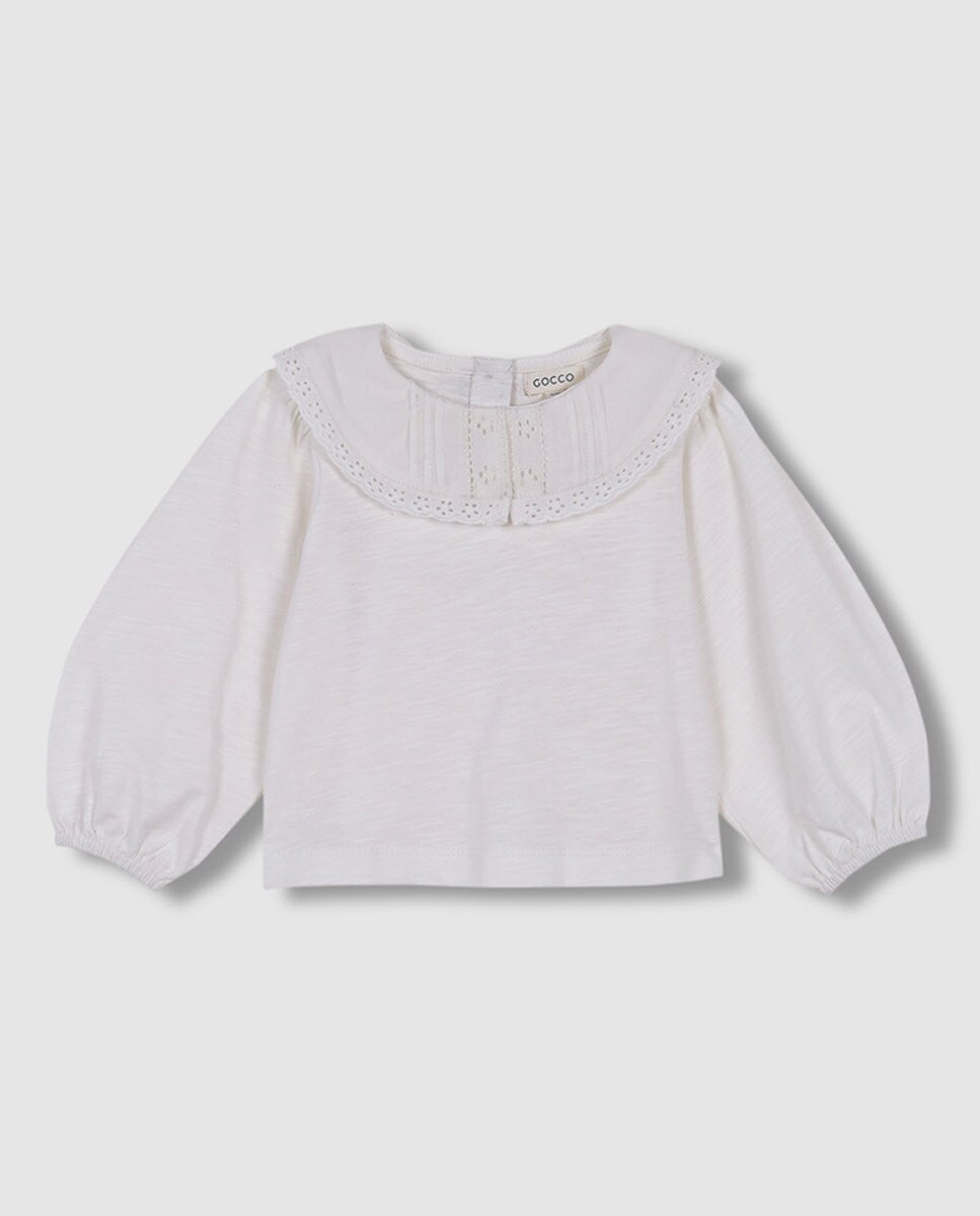 Tshirt à manches longues et col spécial