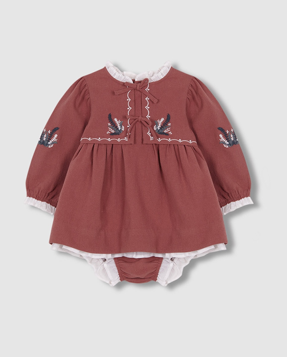 Robe à motif brodées