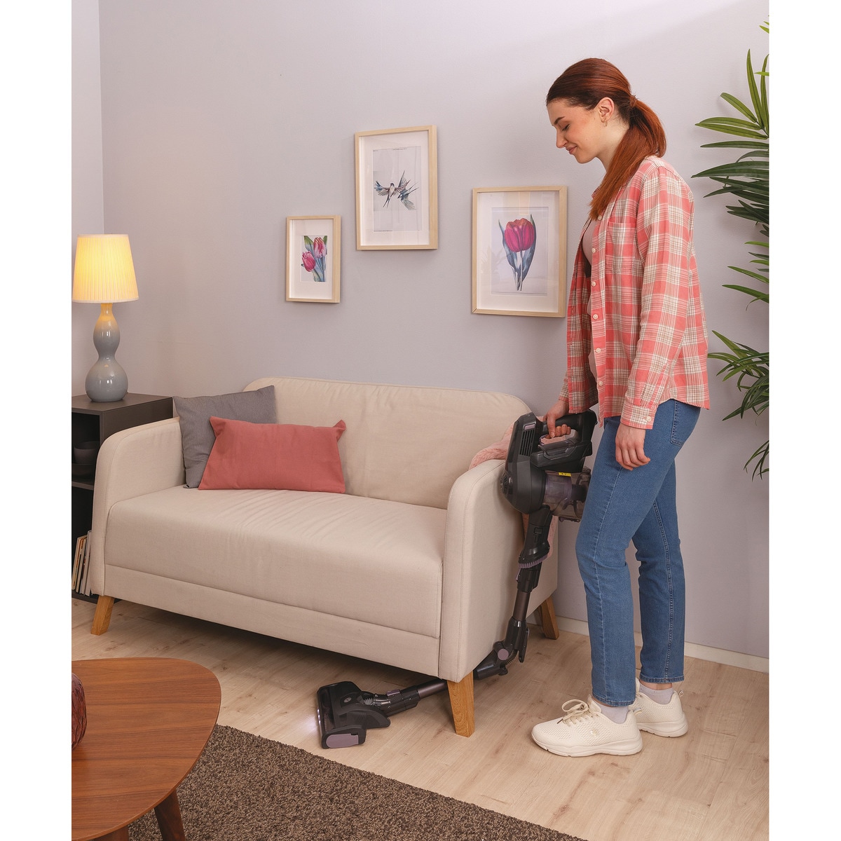 Aspirador de escoba recargable Hoover HF1 tubo flexible, batería extraíble 17