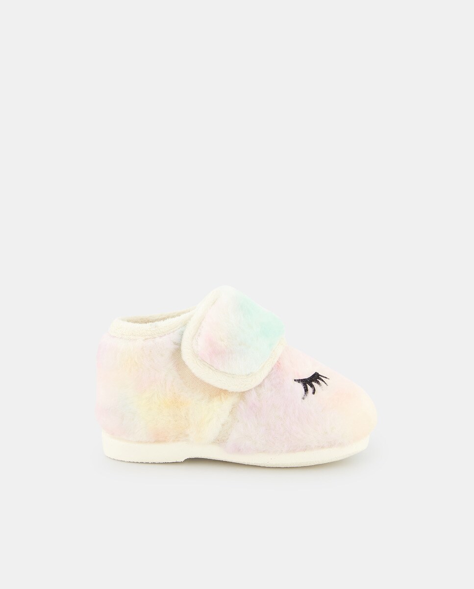 Chaussons fermés montants à bride autoagrippante