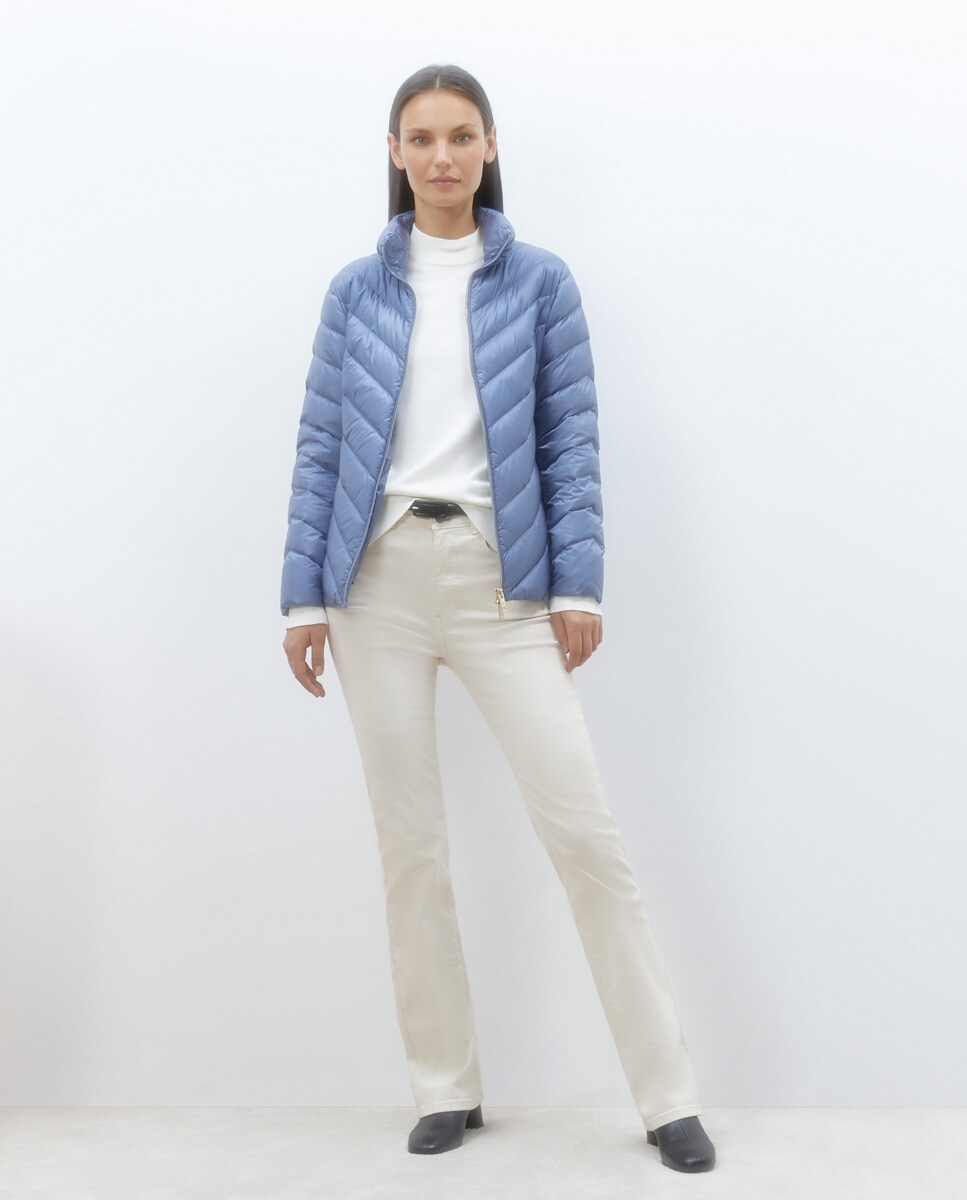 Doudoune cintrée avec plumes