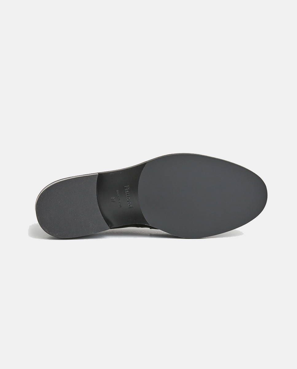 Mocassins Sigrid em Pele com Detalhe de Borlas Preto-4