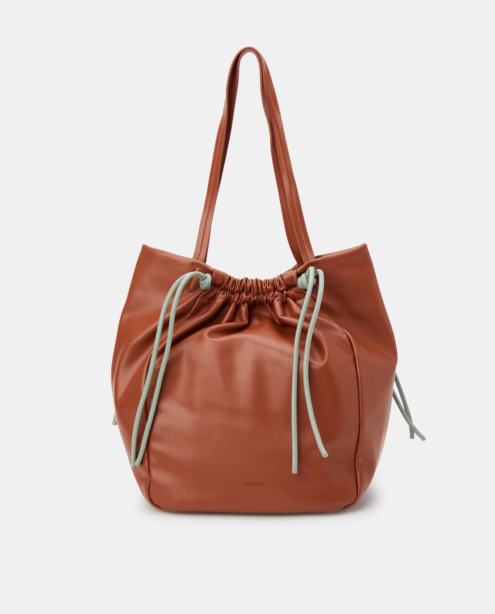 Sac cabas avec détail de la marque