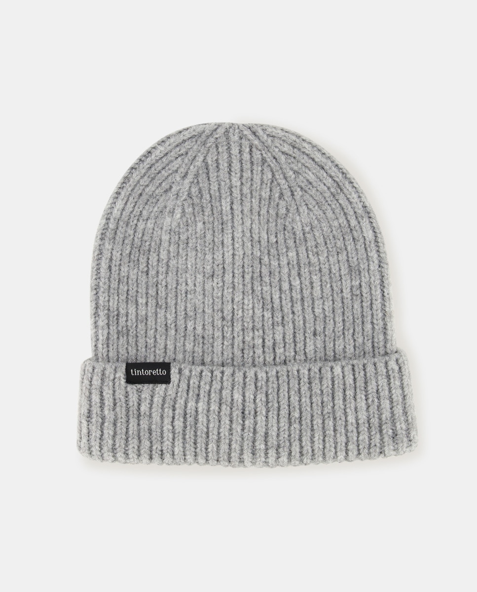 Bonnet en maille avec ourler