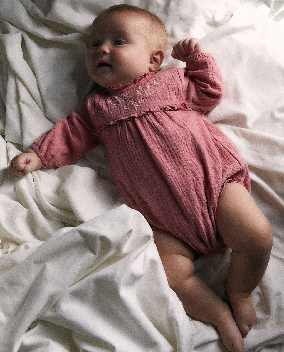 Barboteuse légère brodée