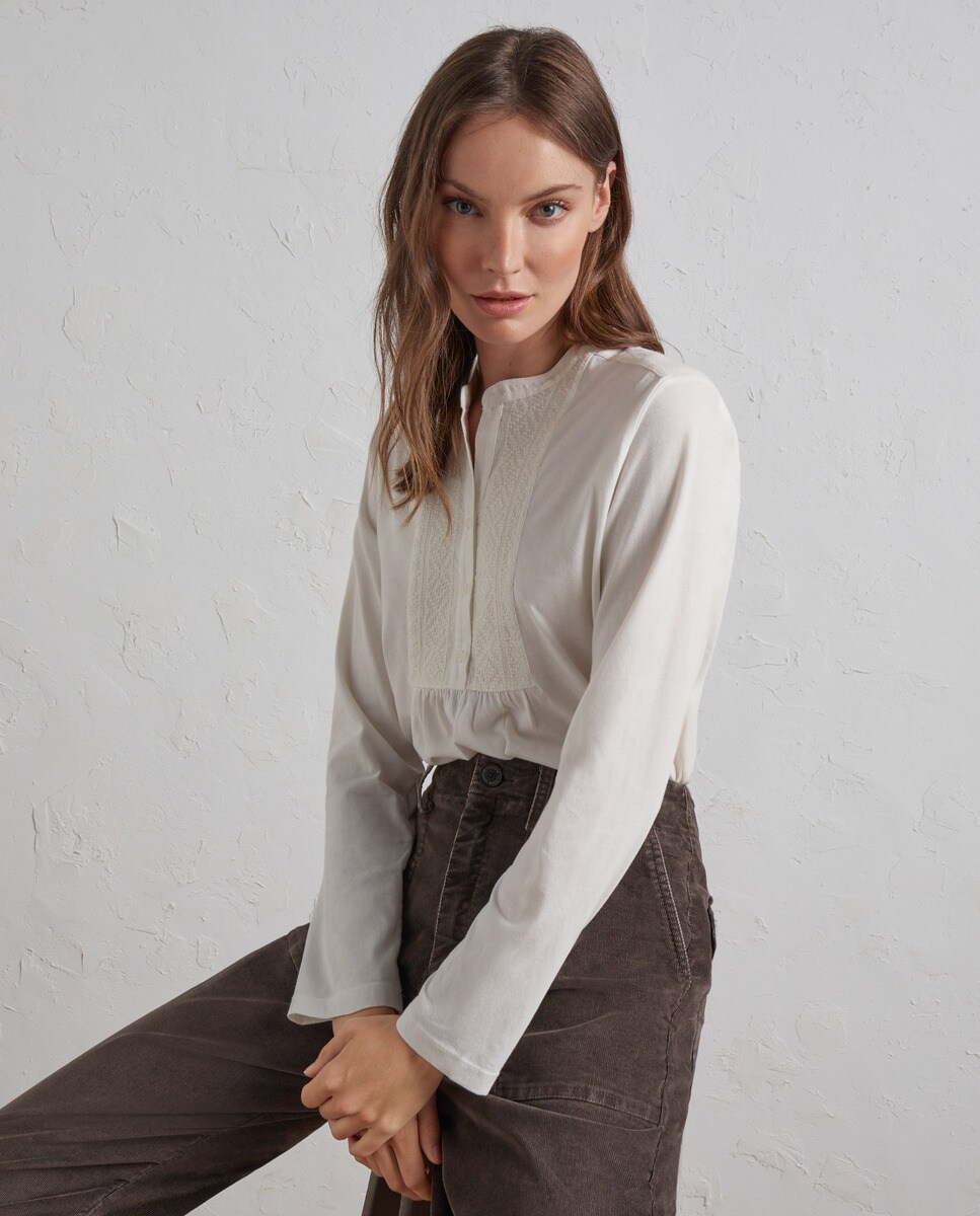 Tshirt à broderies ton sur ton