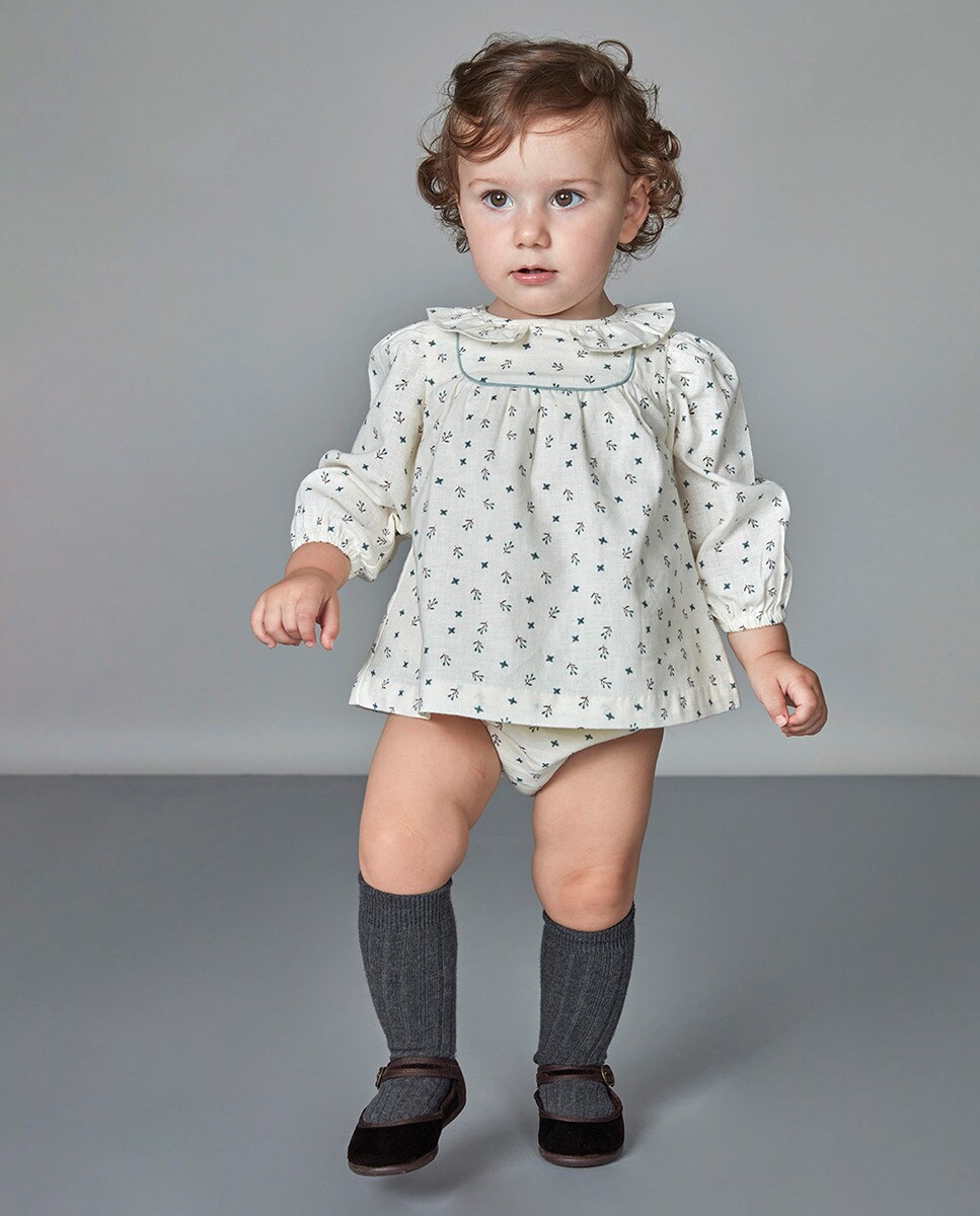 Robe empiècement et col à volant