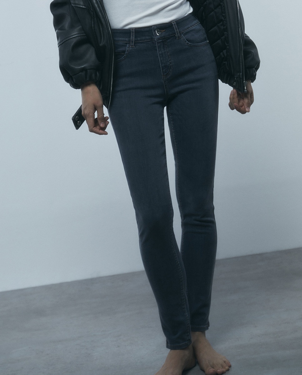 Jean ultraslim, audessus de la cheville