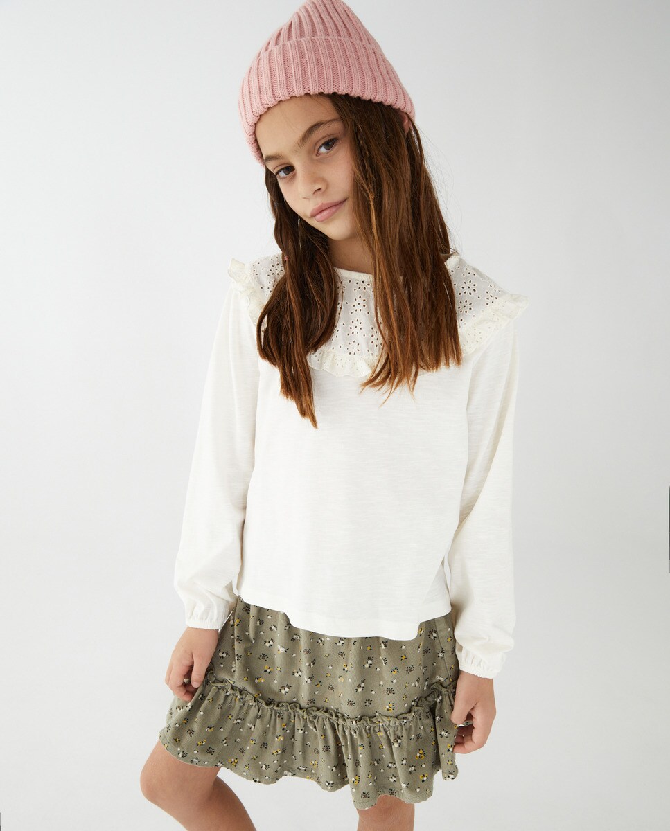 Tshirt à manches longues teint sur article fini avec volant sur l'empiècement