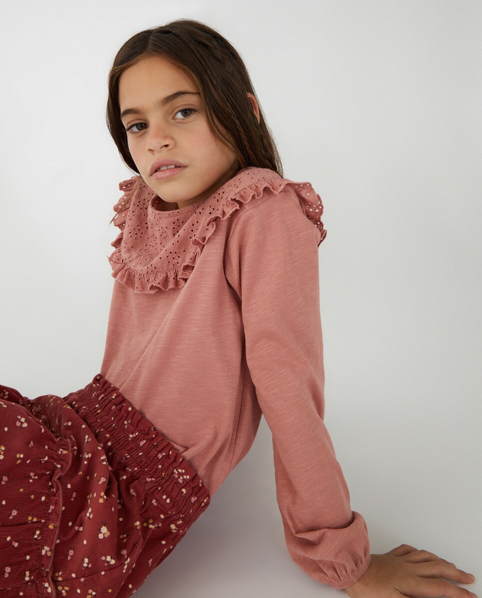 Tshirt à manches longues teint sur article fini avec volant sur l'empiècement