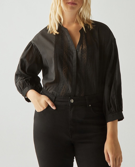 Imagen 0 de Blusa clásica con jaretas de mujer