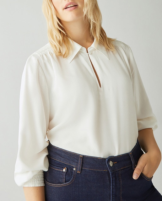Imagen 0 de Blusa de mujer con detalle y cuello camisero