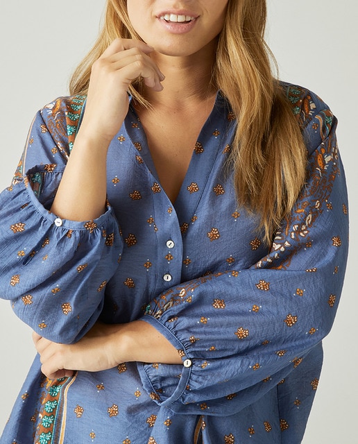 Imagen 0 de Blusa de mujer estampada cuello camisero