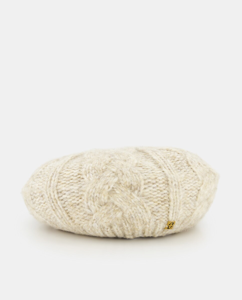 Béret en maille tressée