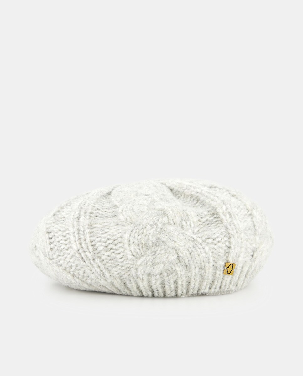 Béret en maille tressée