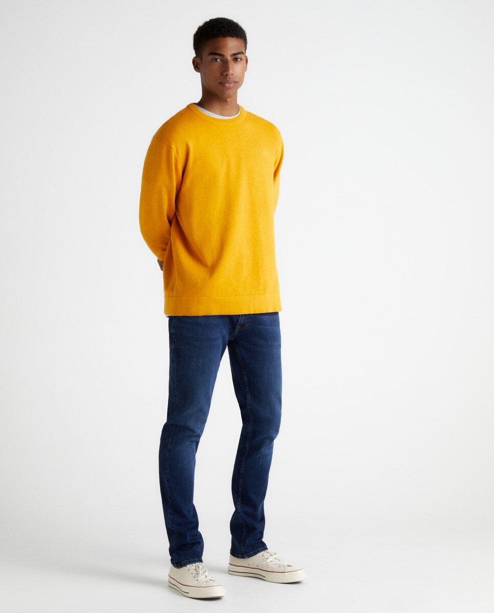 Jean slim tissu recyclé et délavage durable