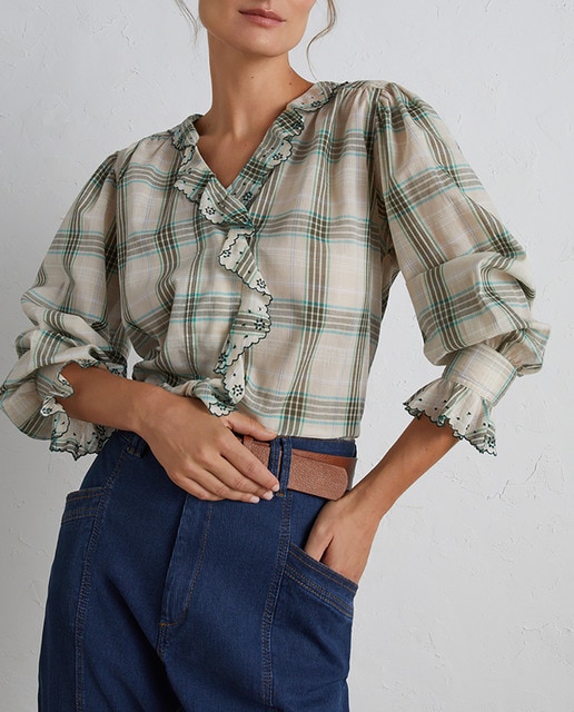 Imagen 0 de Blusa de mujer de cuadros con volante