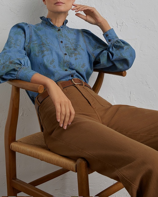 Imagen 0 de Blusa denim estampada de mujer