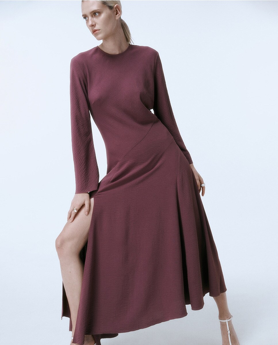 Robe décolletée dans le dos