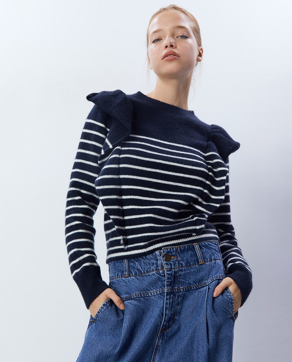 Pull col rond volants