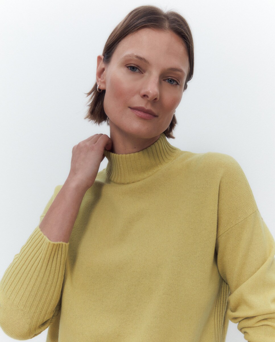 Pull uni à col cheminée