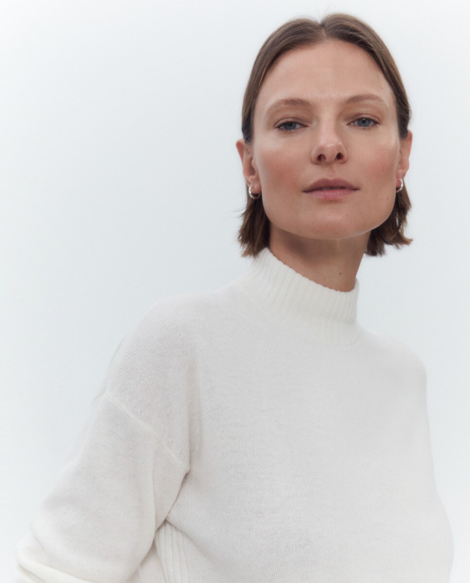 Pull uni à col cheminée