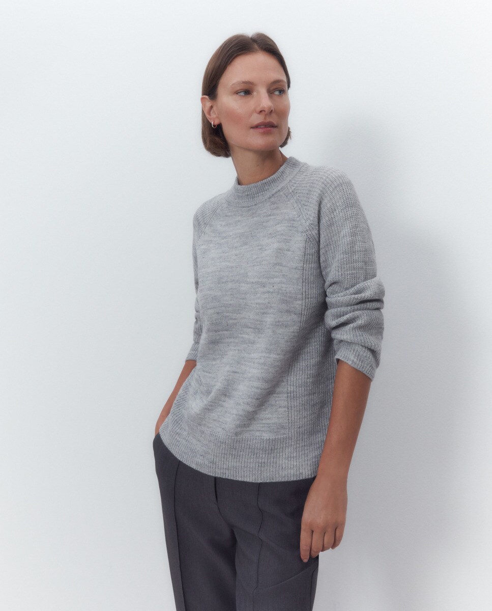 Pull à encolure arrondie et manches longues