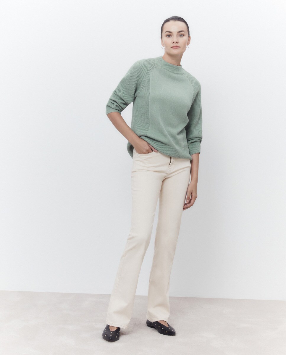 Pull à encolure arrondie et manches longues