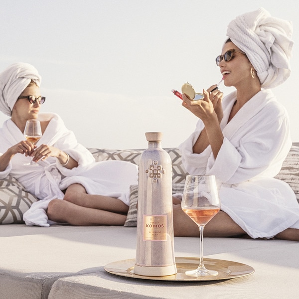 Reposado pink tequila bottle 70 cl · KOMOS · Supermercado El Corte